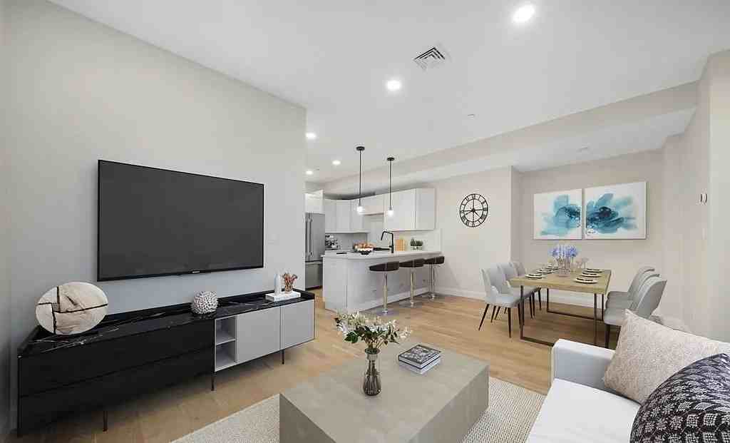 391 Bunker Hill St - Photo 4 of 7