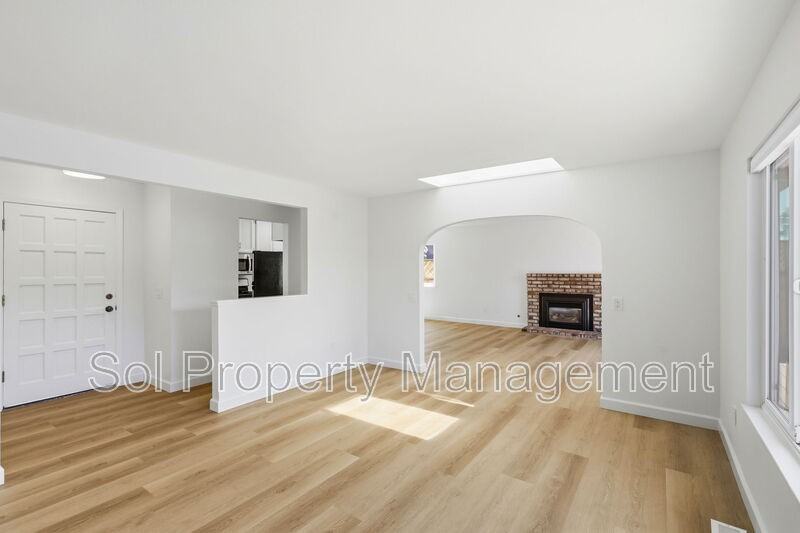 905 Pellegrini St - Photo 3 of 37