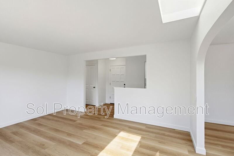 905 Pellegrini St - Photo 4 of 37