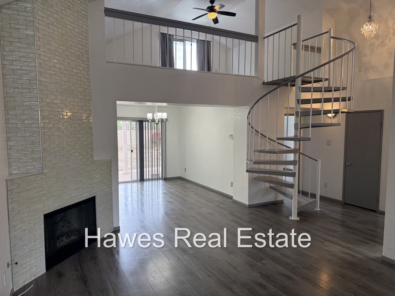 700 Periwinkle Ln - Photo 4 of 28