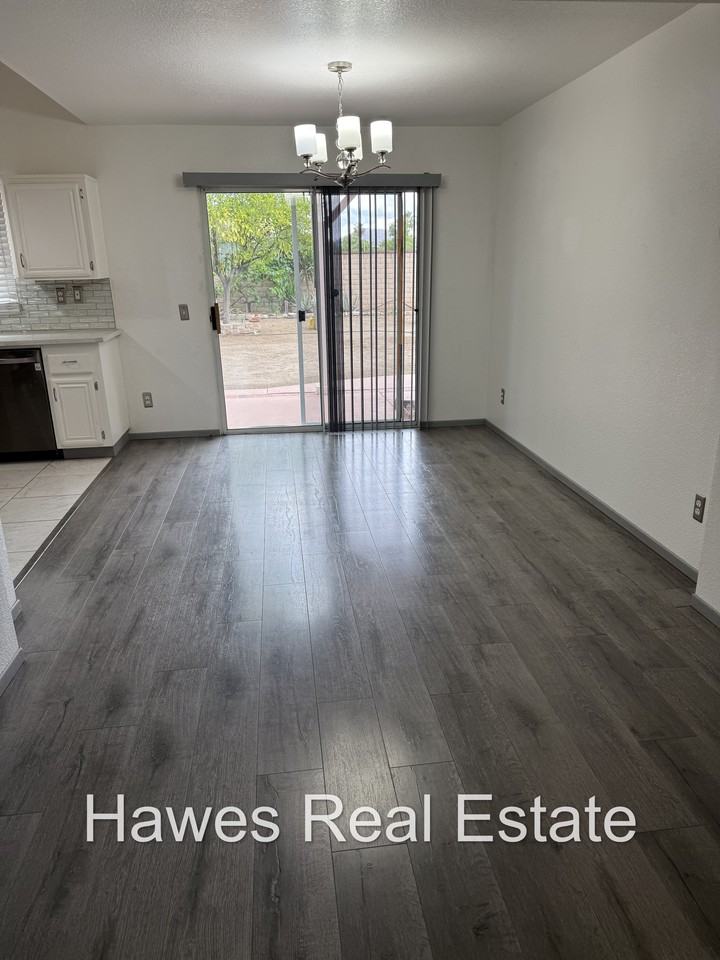 700 Periwinkle Ln - Photo 5 of 28