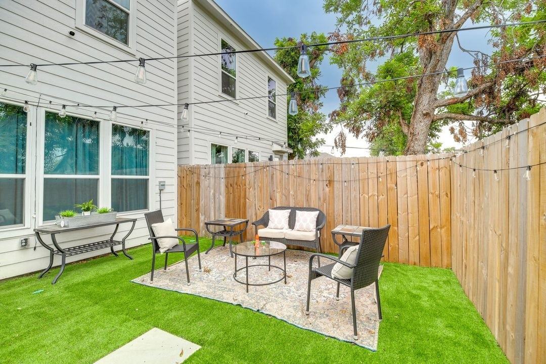 4706 Market St - Photo 3 of 27