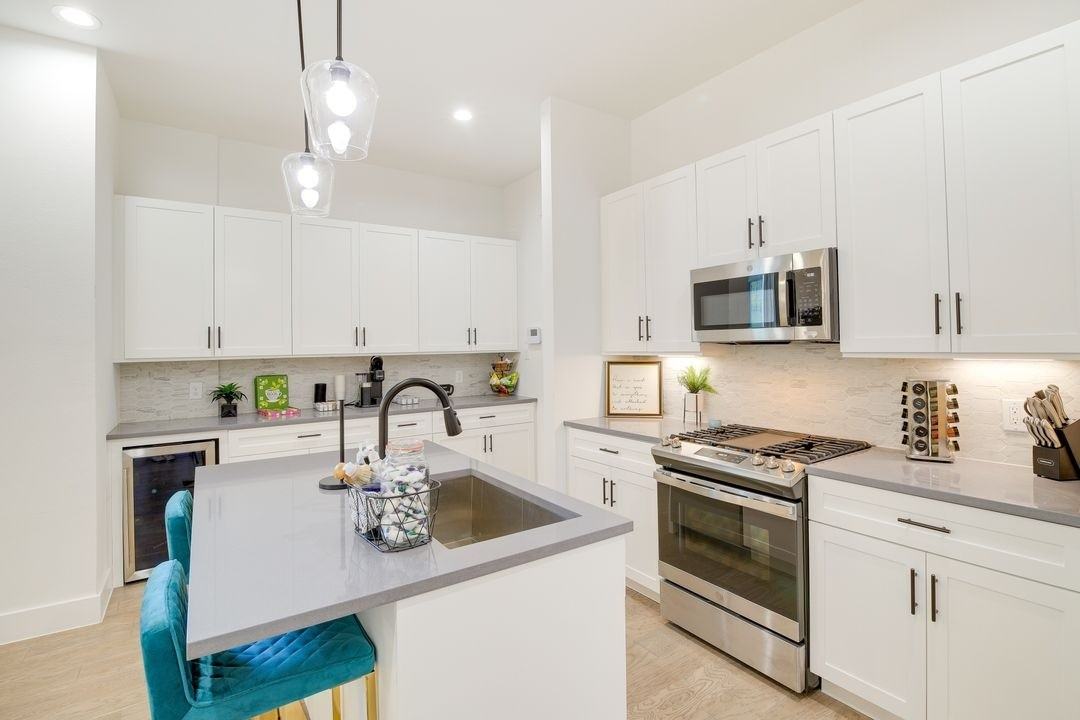 4706 Market St - Photo 7 of 27