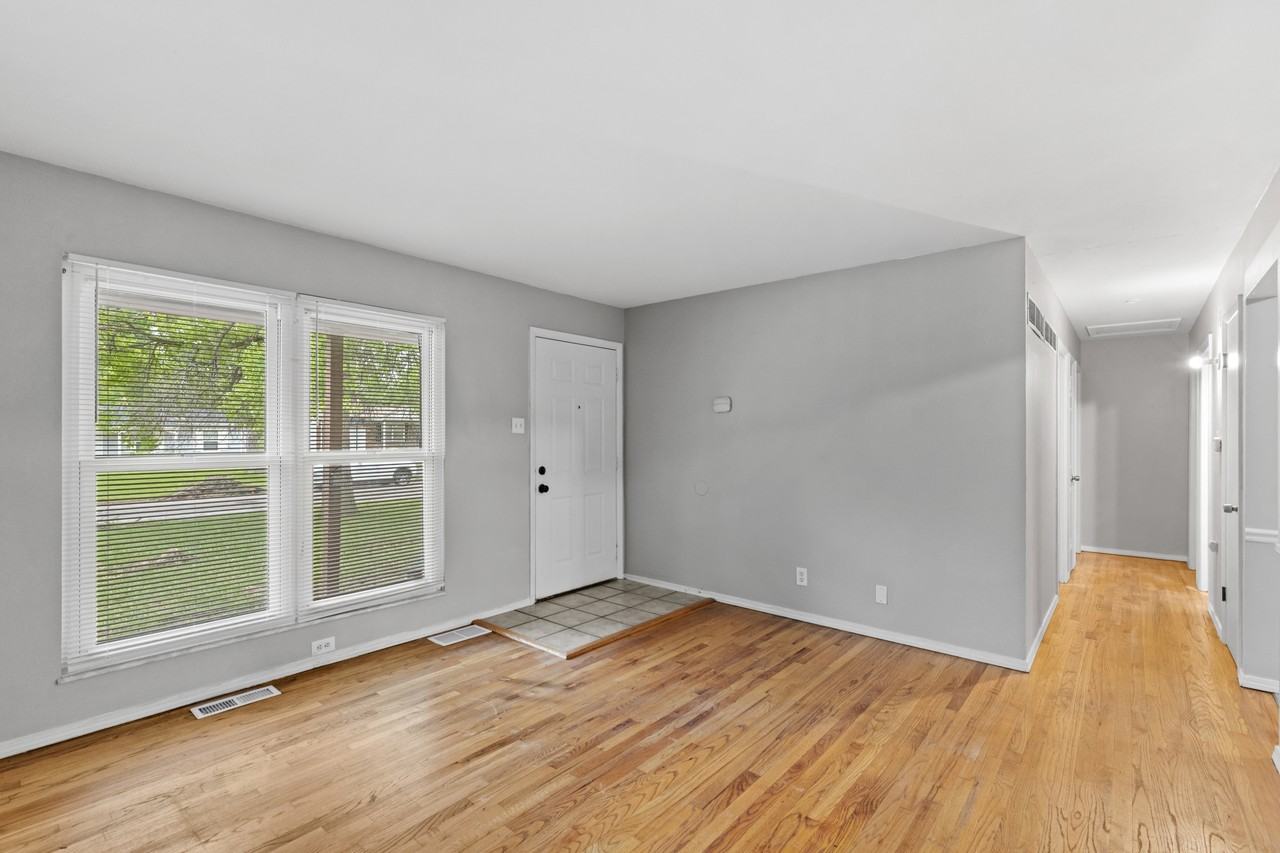 1413 Redman Blvd - Photo 3 of 24
