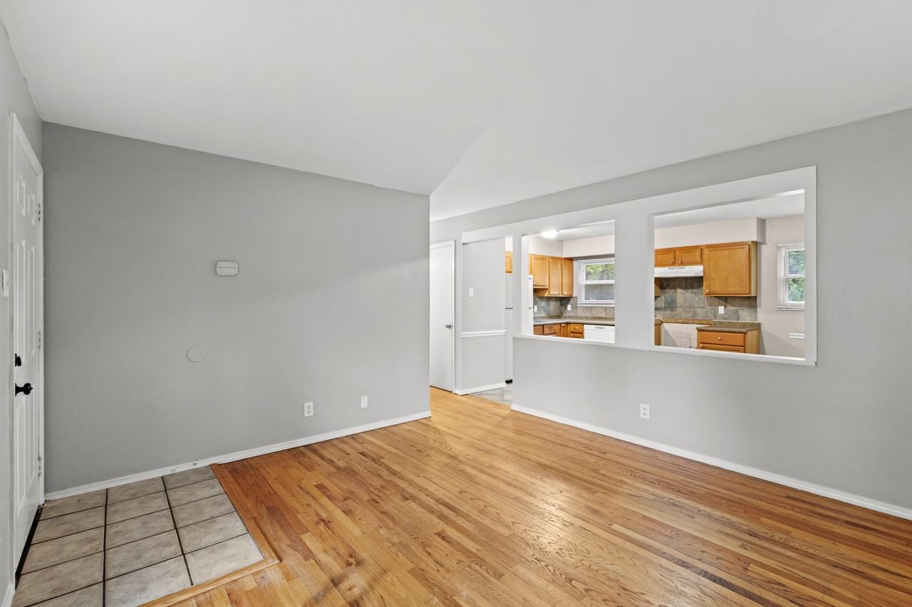 1413 Redman Blvd - Photo 4 of 24