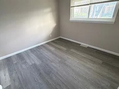 242 Gladys Ave - Photo 5 of 7