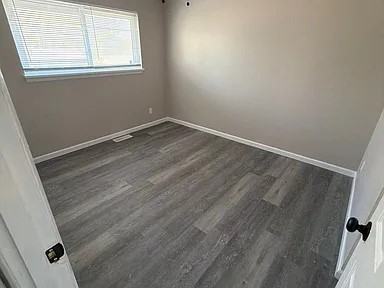 242 Gladys Ave - Photo 6 of 7