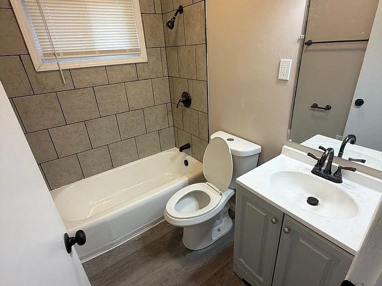 242 Gladys Ave - Photo 7 of 7