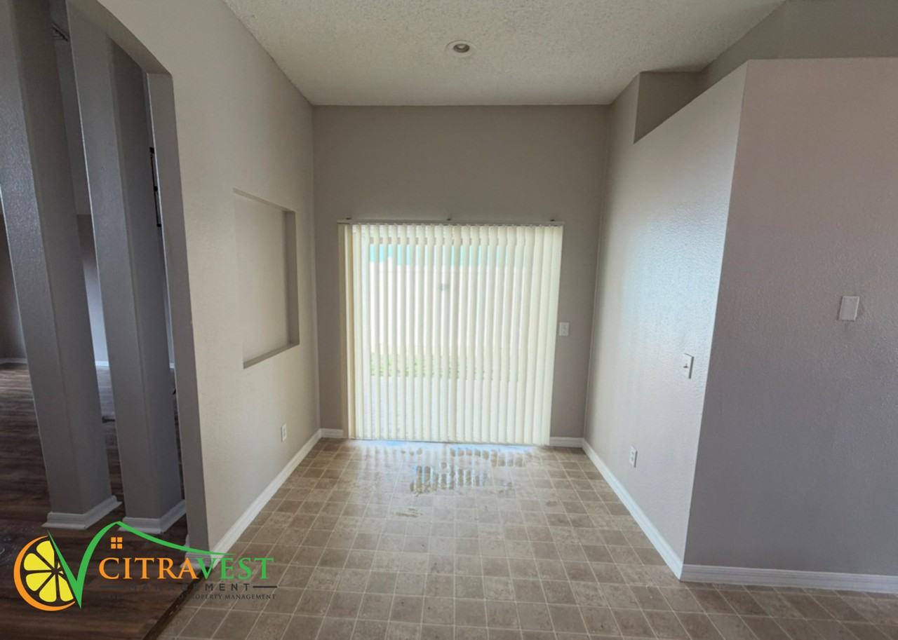 402 Halstead Dr - Photo 2 of 12