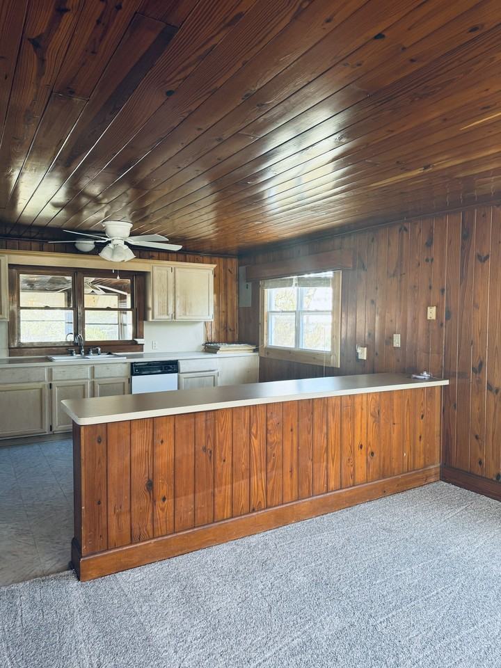404 23rd Ave N #B - Photo 2 of 18