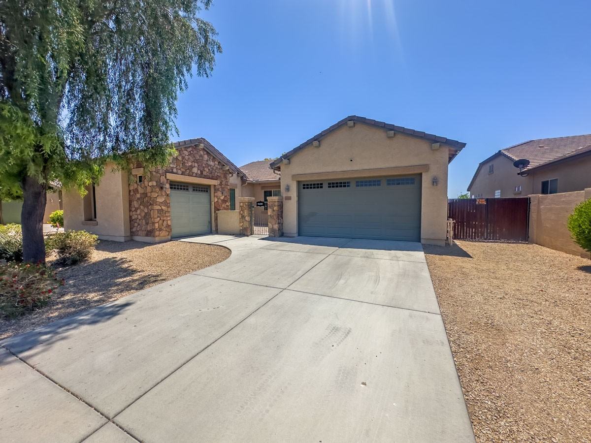 16211 W Coronado Rd - Photo 2 of 30