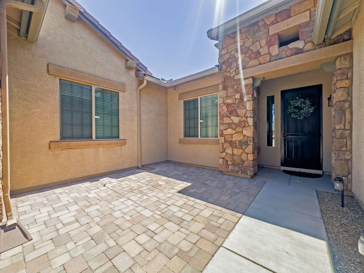 16211 W Coronado Rd - Photo 3 of 30