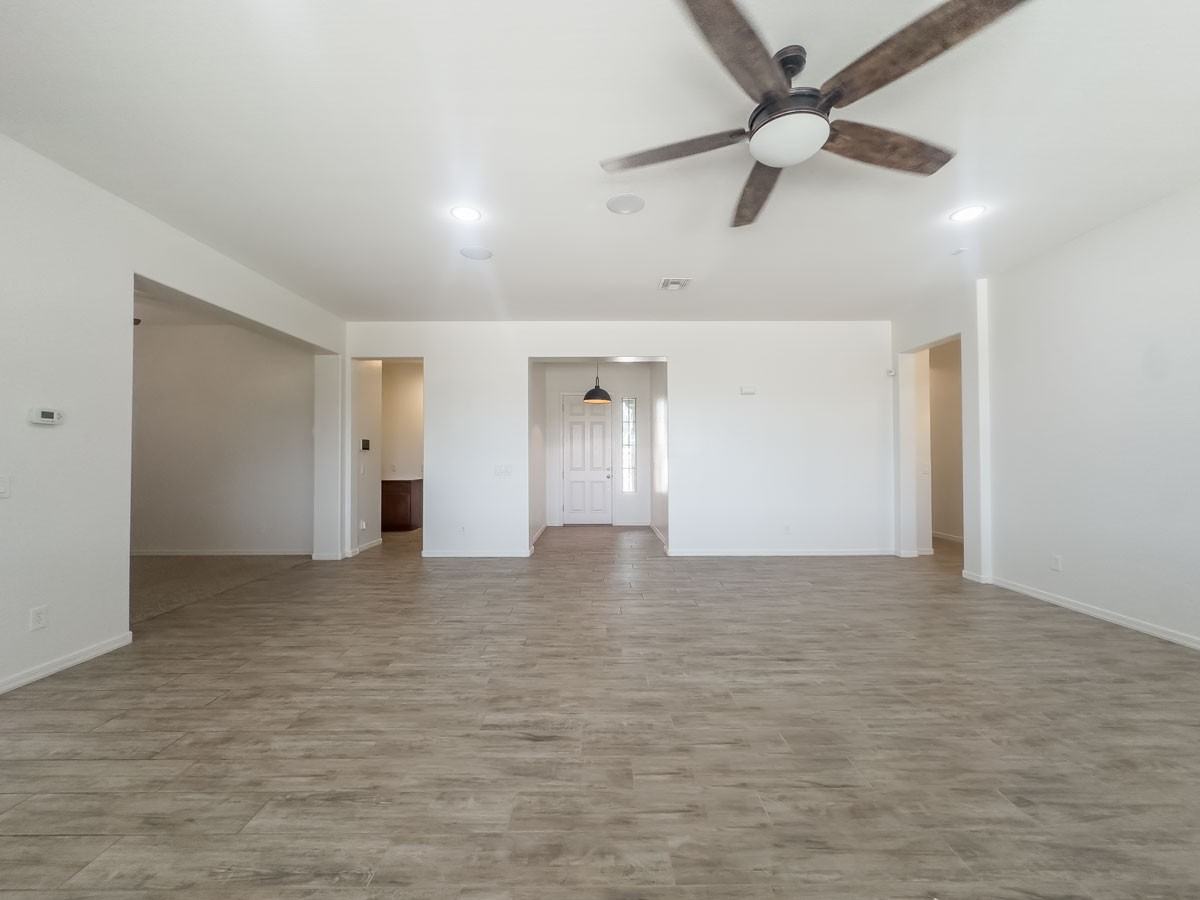 16211 W Coronado Rd - Photo 5 of 30