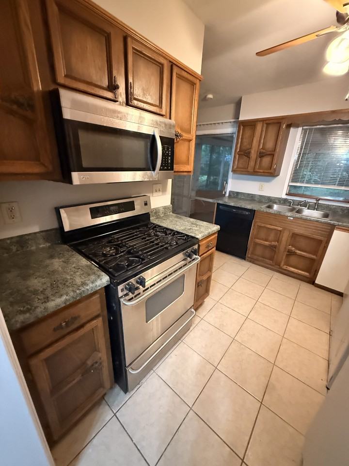 4573 Boyce Rd - Photo 6 of 18