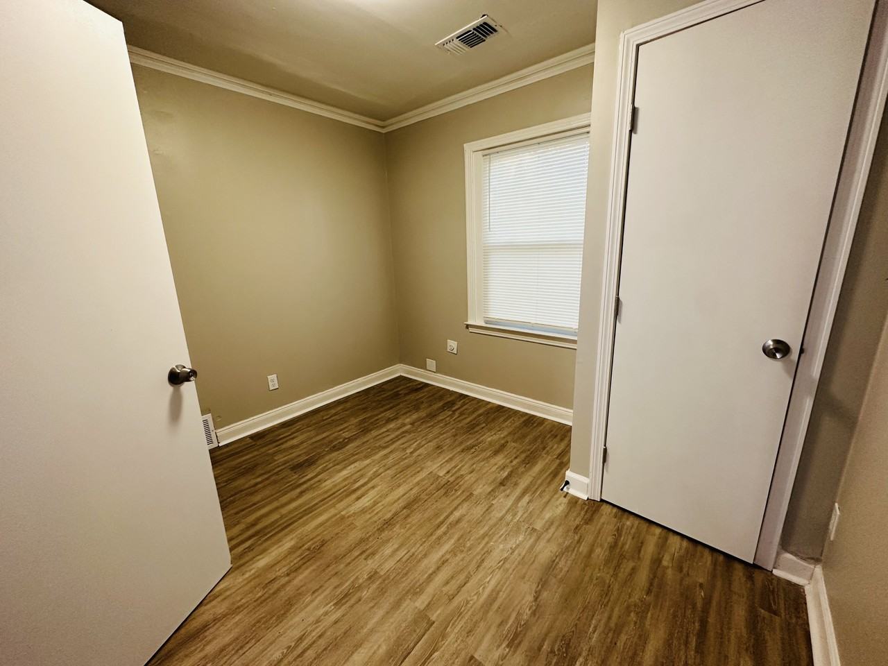 1074 E Walthal Cir - Photo 4 of 7