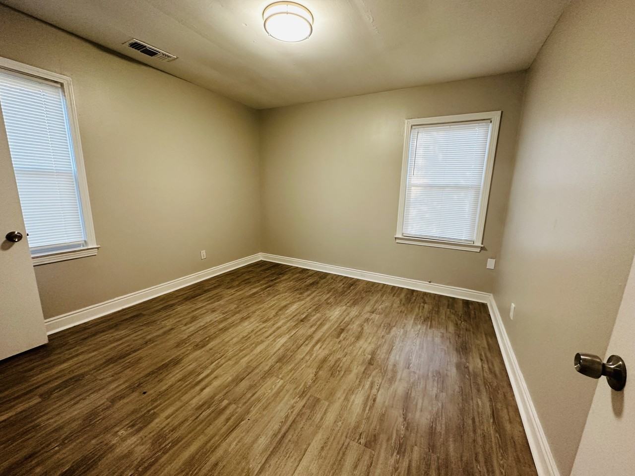 1074 E Walthal Cir - Photo 5 of 7