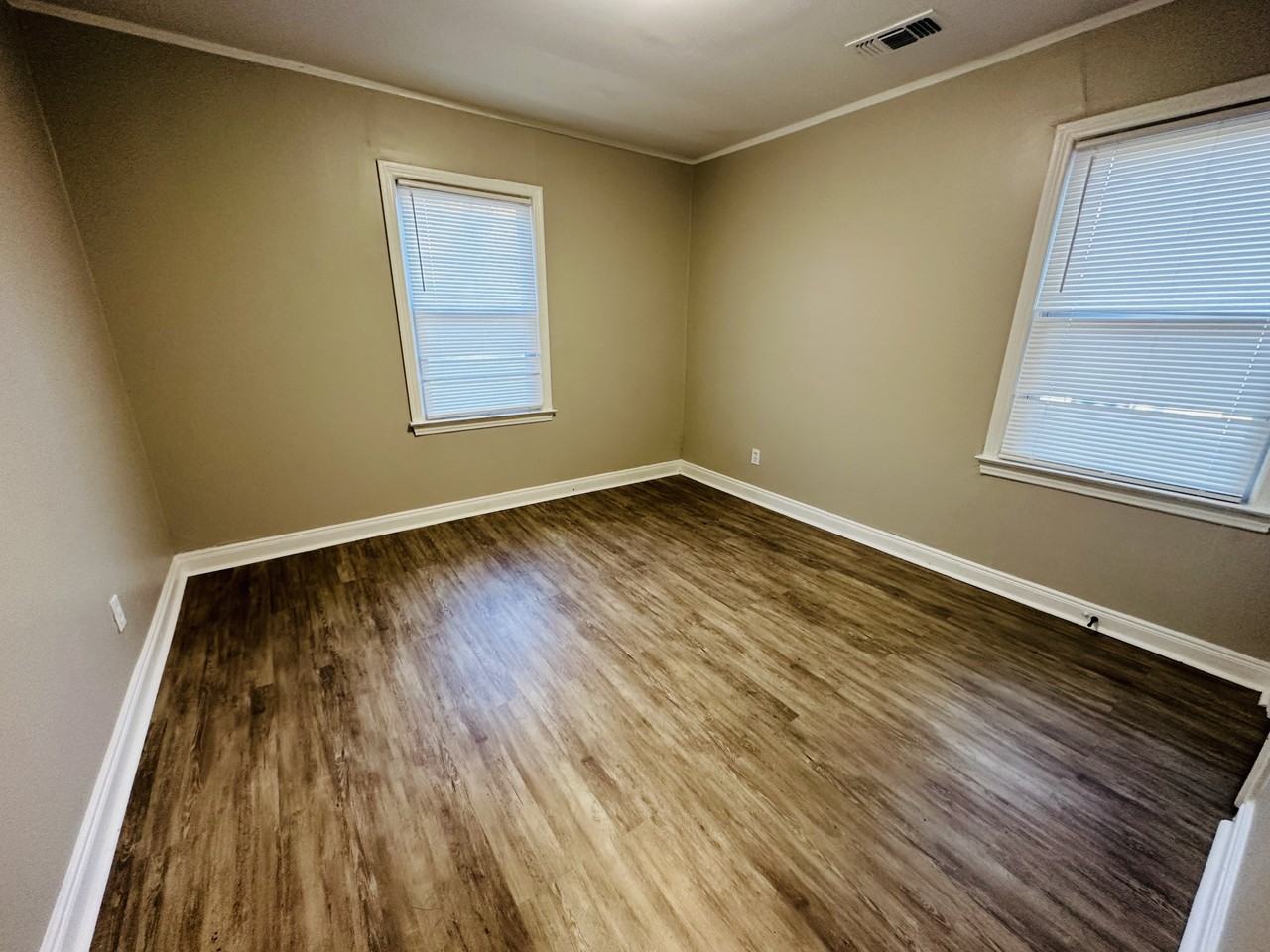 1074 E Walthal Cir - Photo 6 of 7
