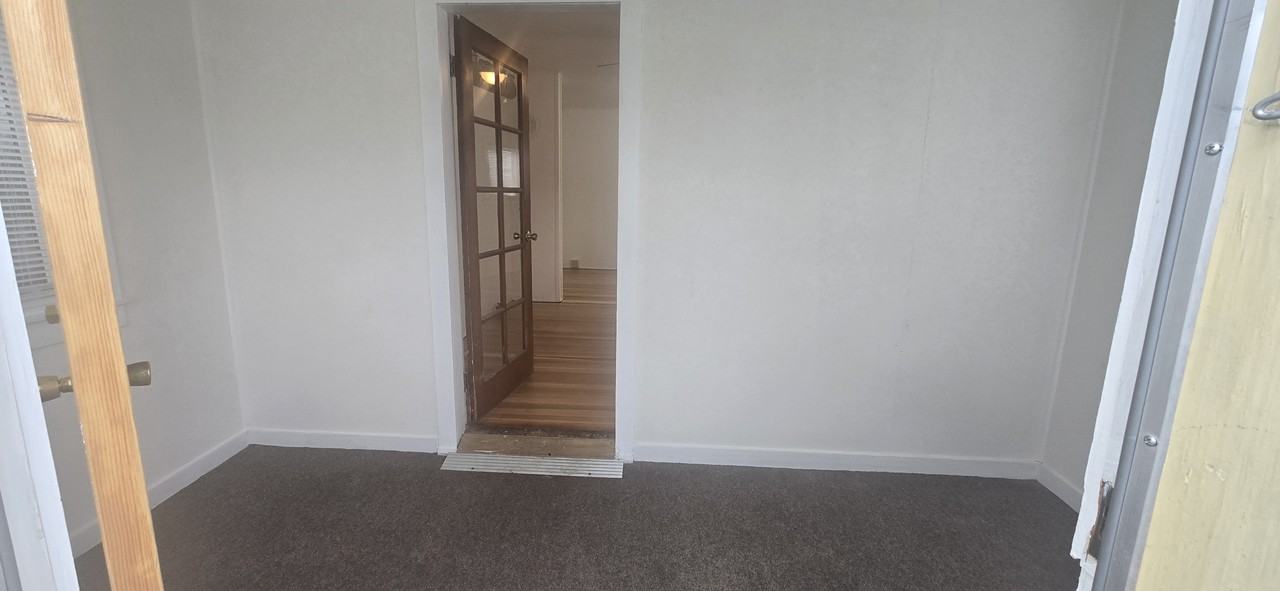 827 4th St W - Photo 3 of 19