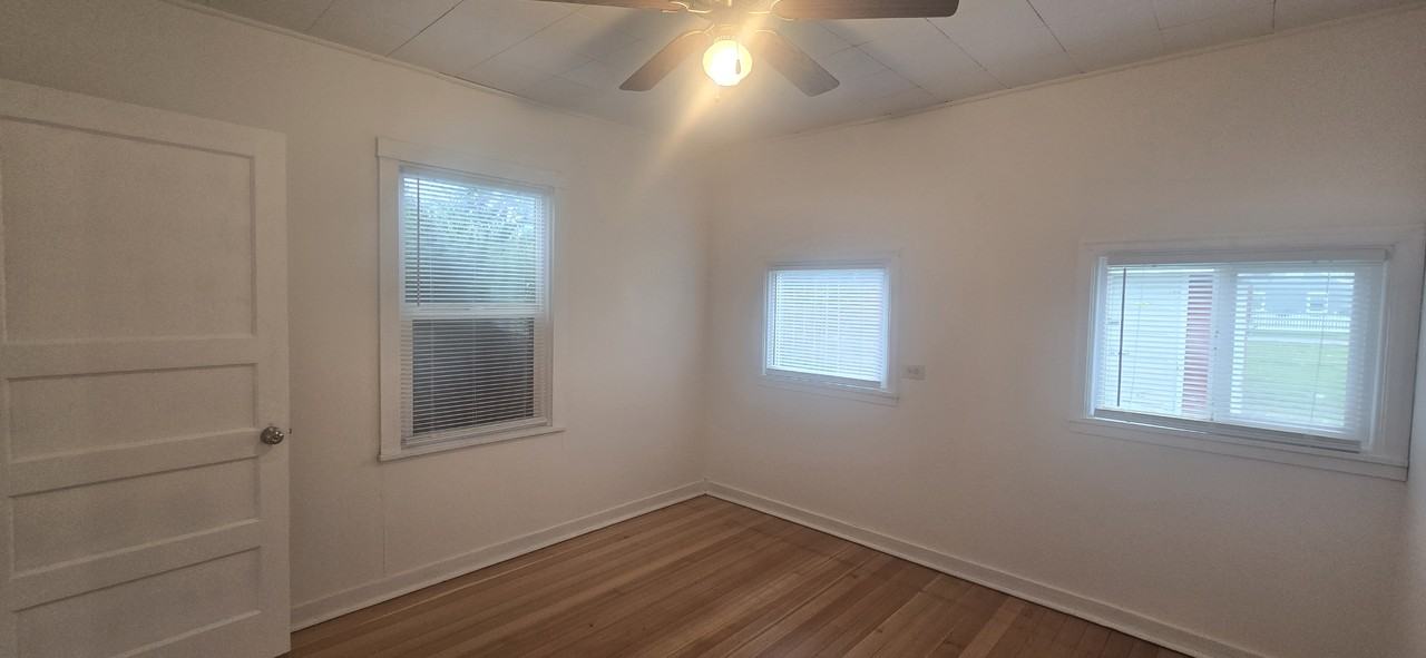 827 4th St W - Photo 6 of 19