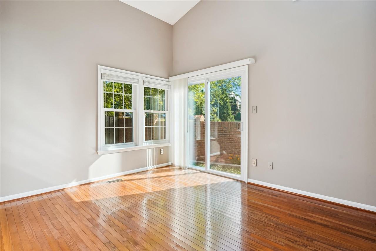 7558 Cross Gate Ln - Photo 4 of 41