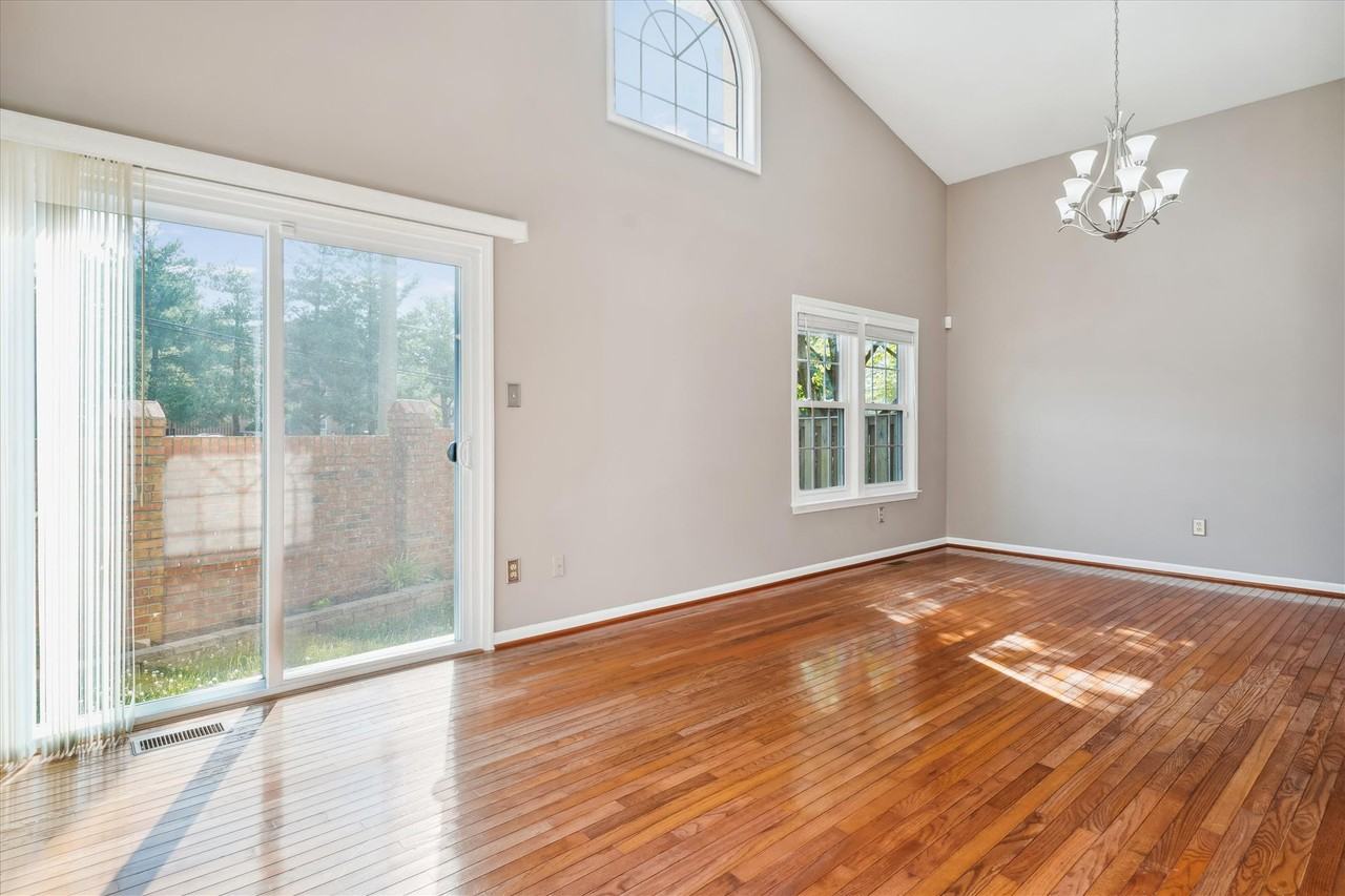 7558 Cross Gate Ln - Photo 6 of 41