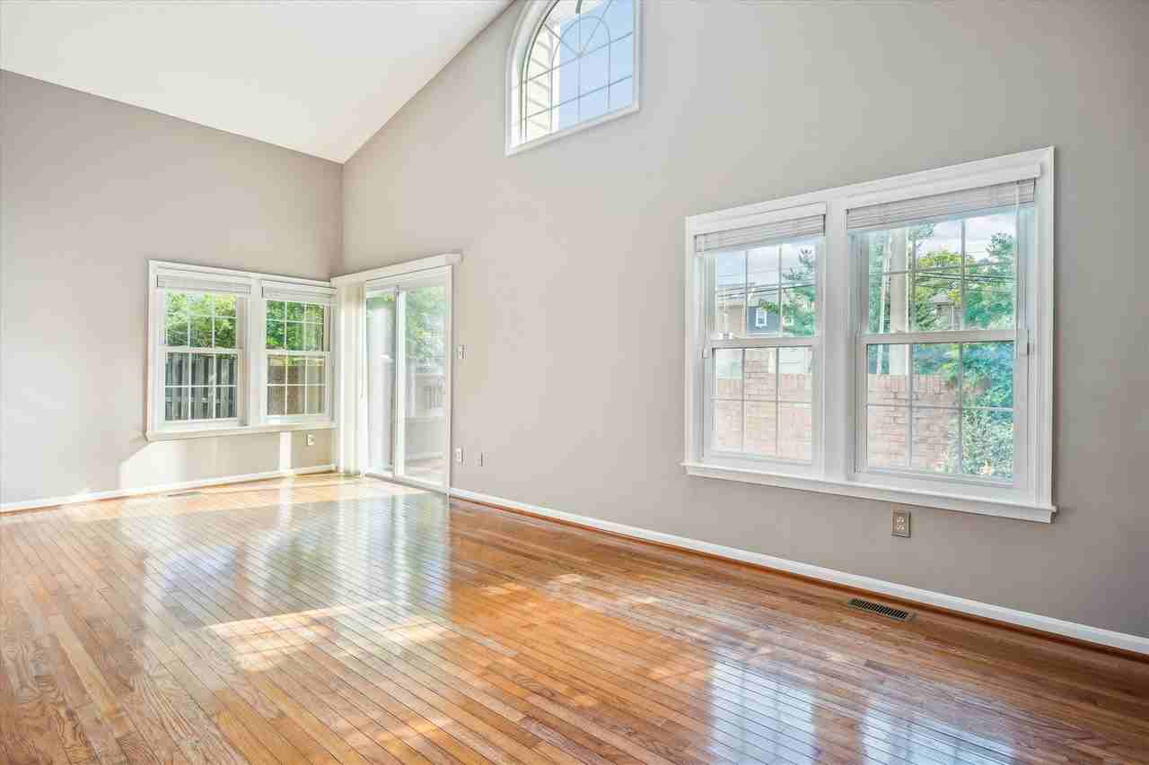 7558 Cross Gate Ln - Photo 7 of 41