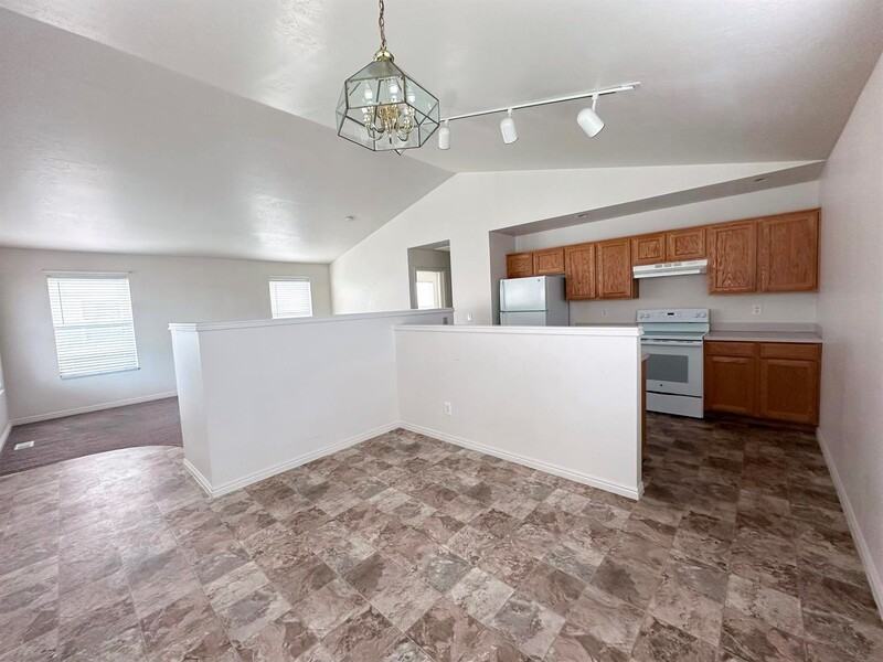 315 Nw - Photo 4 of 12