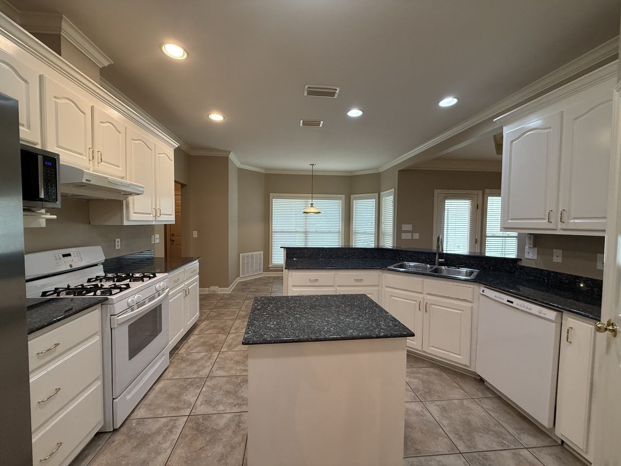 9090 Pleasant Rd - Photo 5 of 27