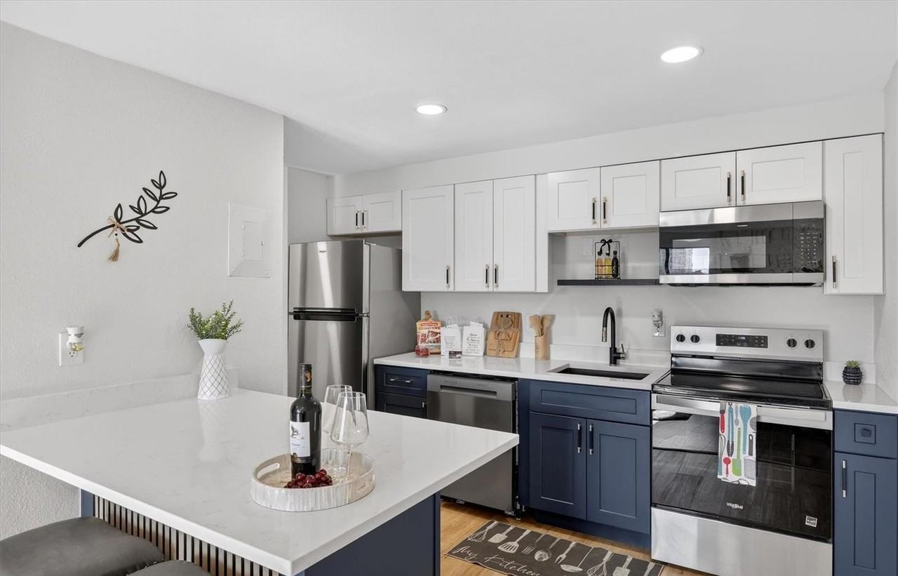 1008 N Corona St #405 - Photo 4 of 12