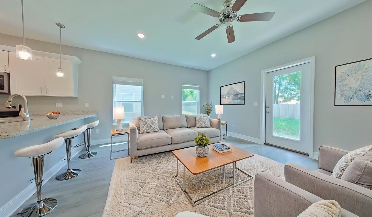 844 Fairview Dr - Photo 3 of 15