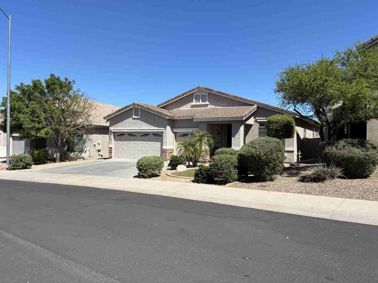 10454 W Foothill Dr - Photo 2 of 44