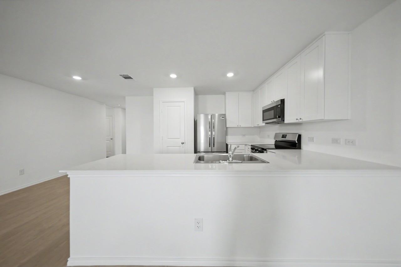 2902 Blue Ridge Ln - Photo 4 of 24