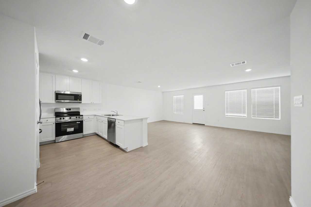 2902 Blue Ridge Ln - Photo 6 of 24