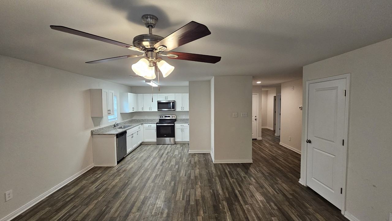 14214 Green Wing Cir - Photo 2 of 8