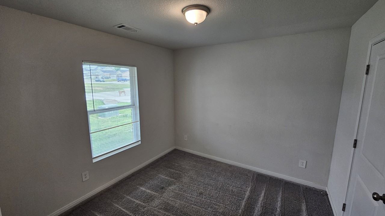 14214 Green Wing Cir - Photo 5 of 8