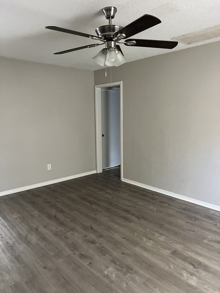 220 Bainbridge Rd - Photo 4 of 17
