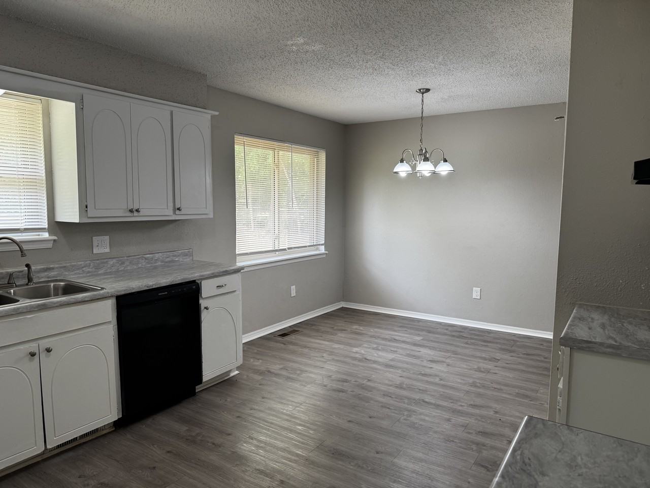 220 Bainbridge Rd - Photo 6 of 17