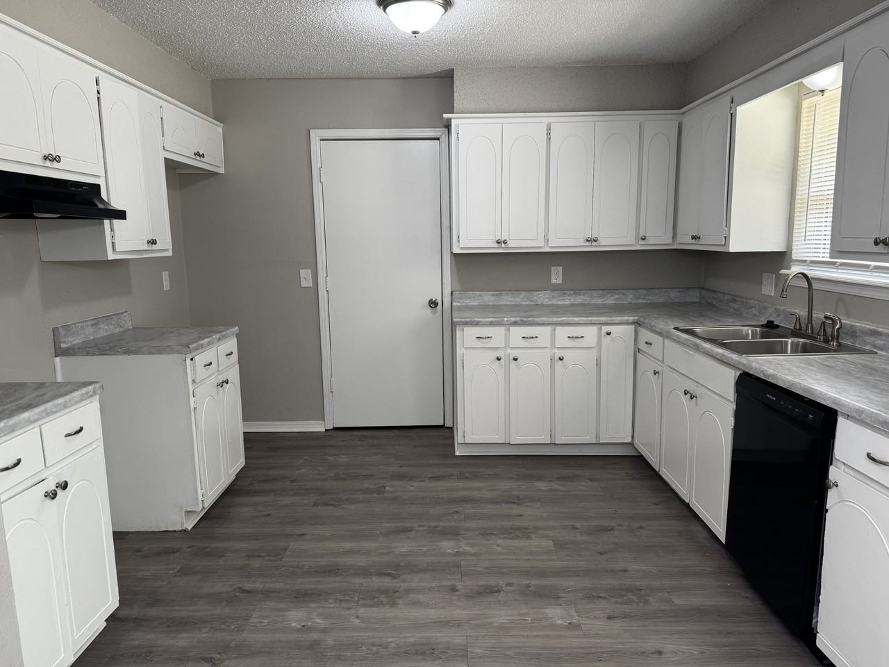 220 Bainbridge Rd - Photo 7 of 17