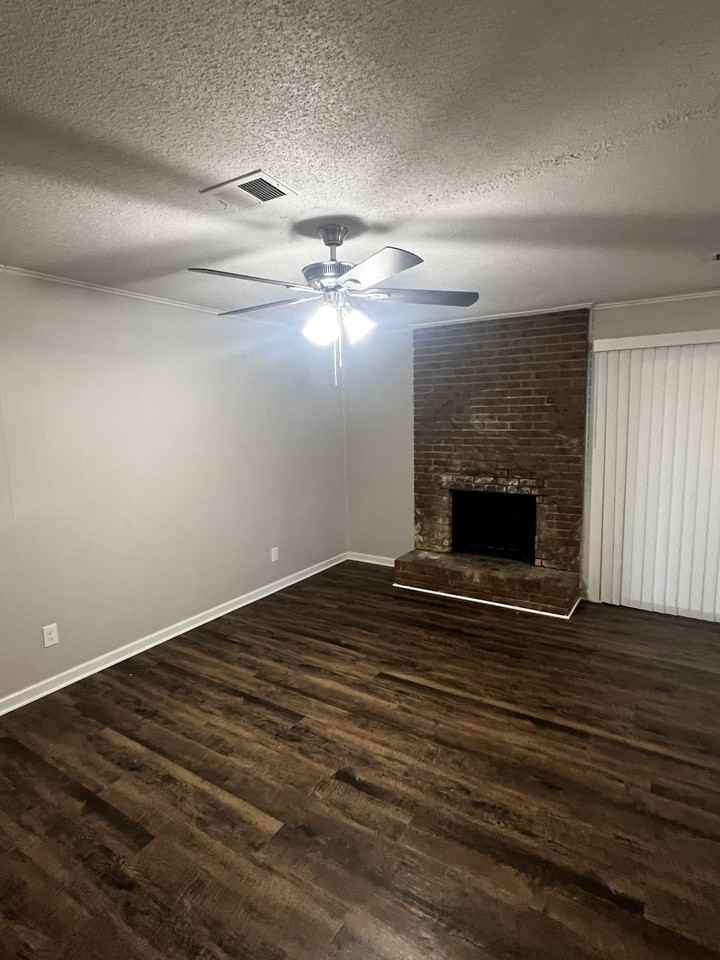 8702 Oakhaven Dr - Photo 3 of 20