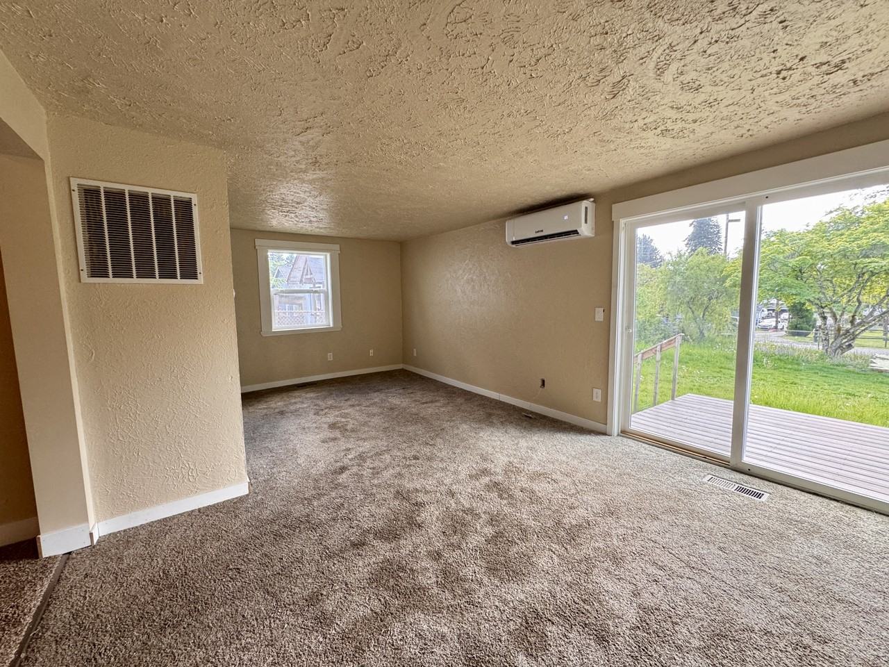 934 Cascade Ave - Photo 2 of 15