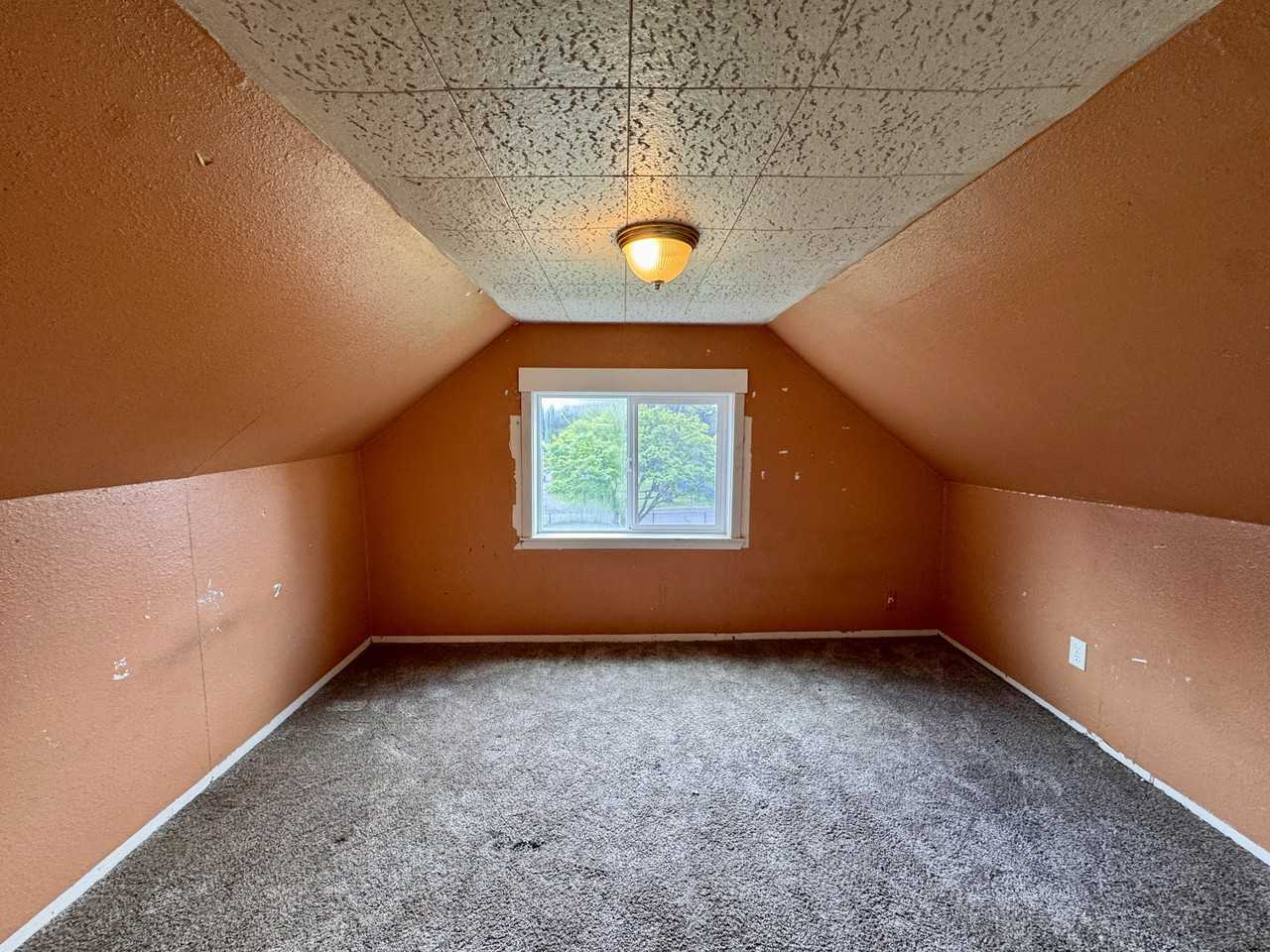 934 Cascade Ave - Photo 3 of 15
