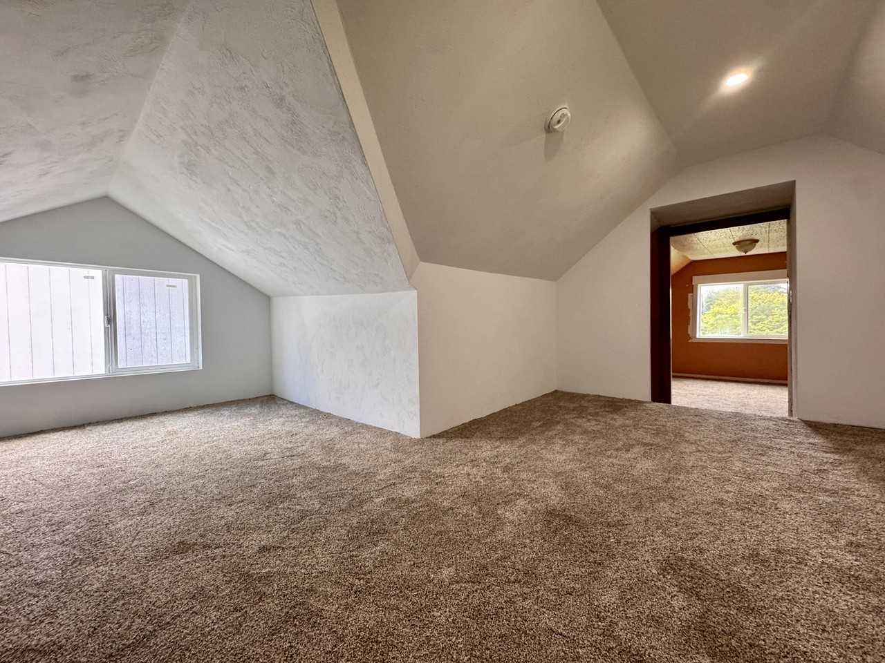 934 Cascade Ave - Photo 4 of 15