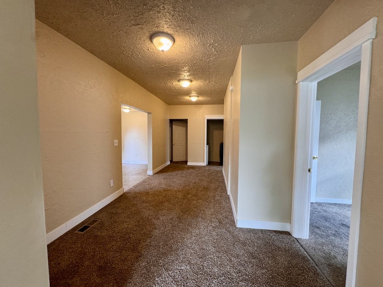 934 Cascade Ave - Photo 5 of 15
