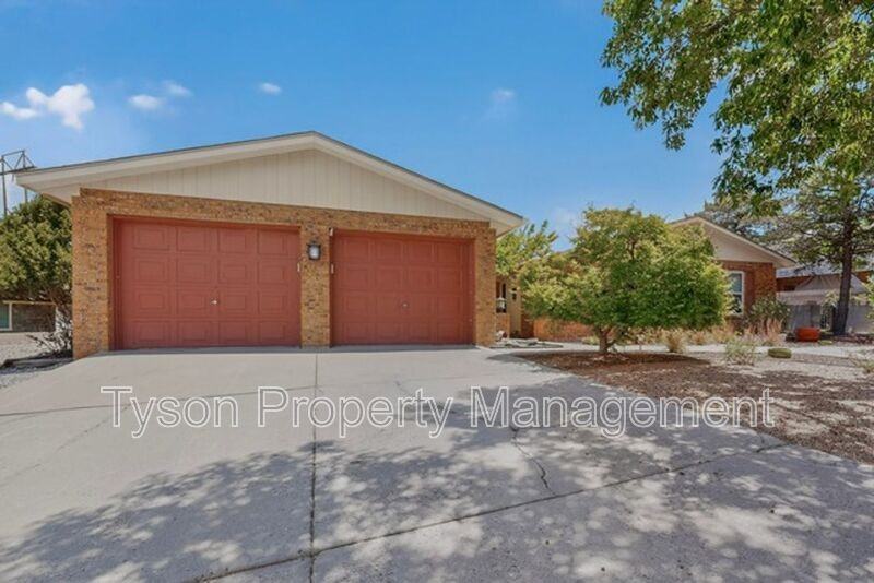 8301 Cherry Hills Dr Ne