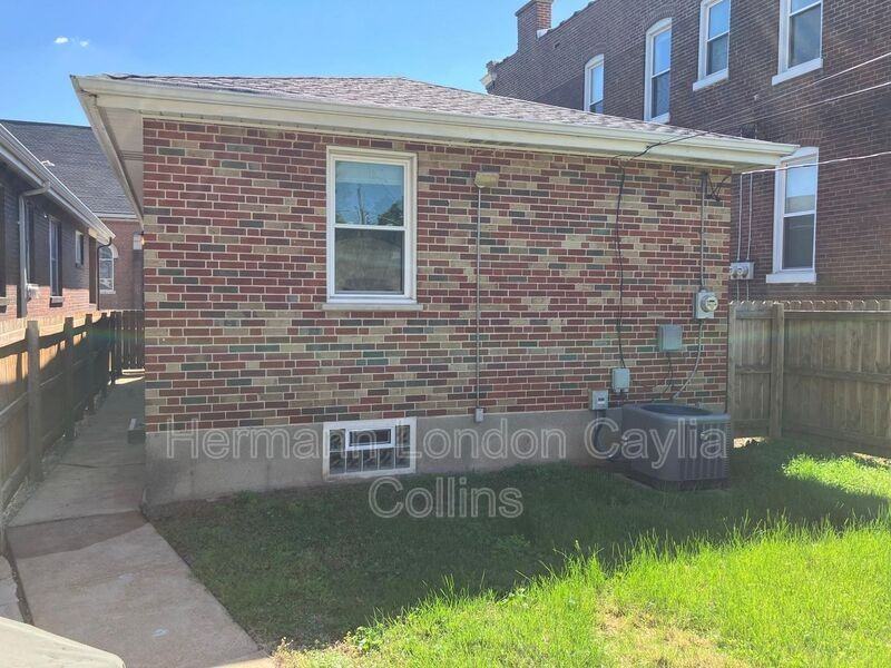 1233 Graham St - Photo 2 of 19