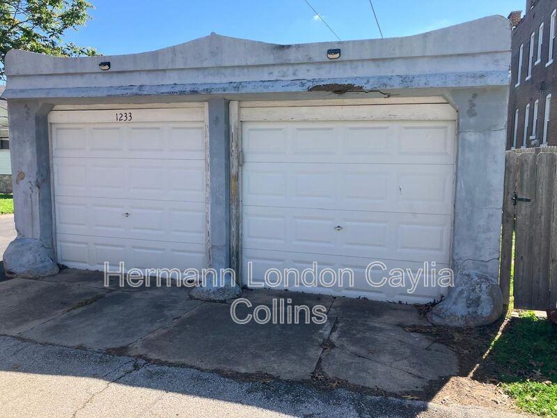 1233 Graham St - Photo 4 of 19