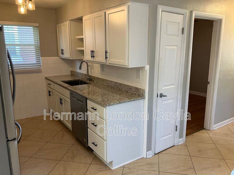 1233 Graham St - Photo 6 of 19