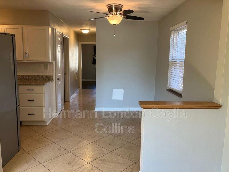 1233 Graham St - Photo 7 of 19