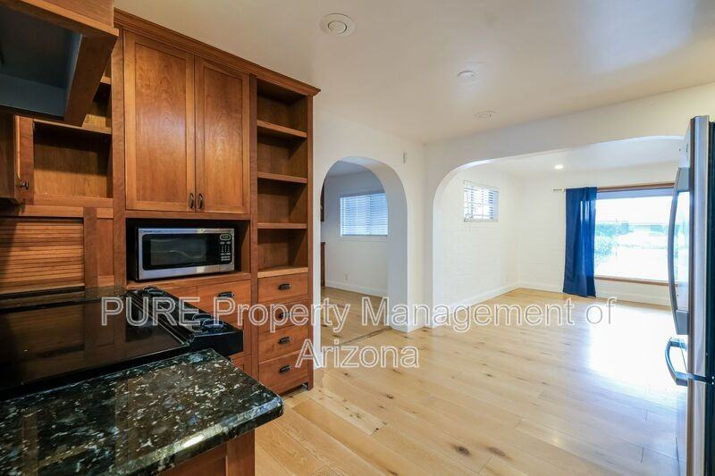 2817 N 51st St - Photo 3 of 15