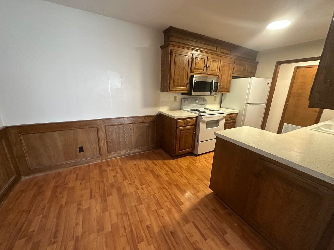 412 S Wyandotte Ave - Photo 5 of 16